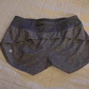 Lu Lu Lemon Speed shorts. Grey. 2.5 inseam Size 4